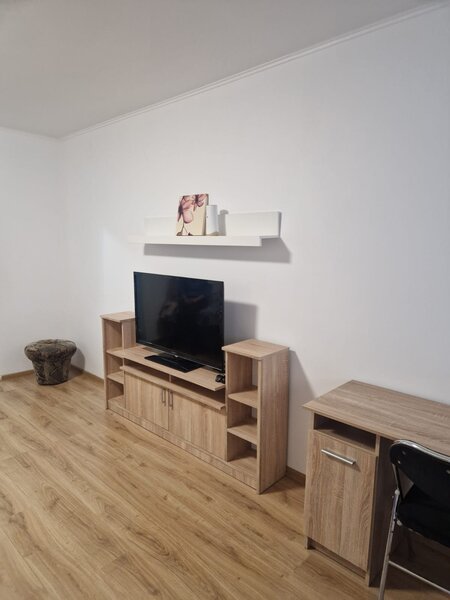 Drumul Taberei, Sibiu, inchiriere garsoniera, p/10 semidecomandata, mobilat